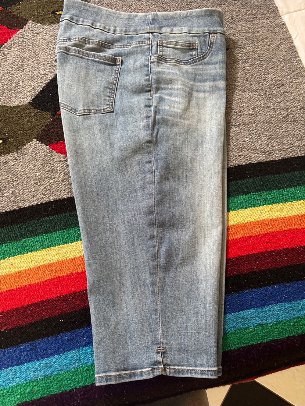 Chicos Sz 3 (XL) Pullon Capri Light Wash EUC